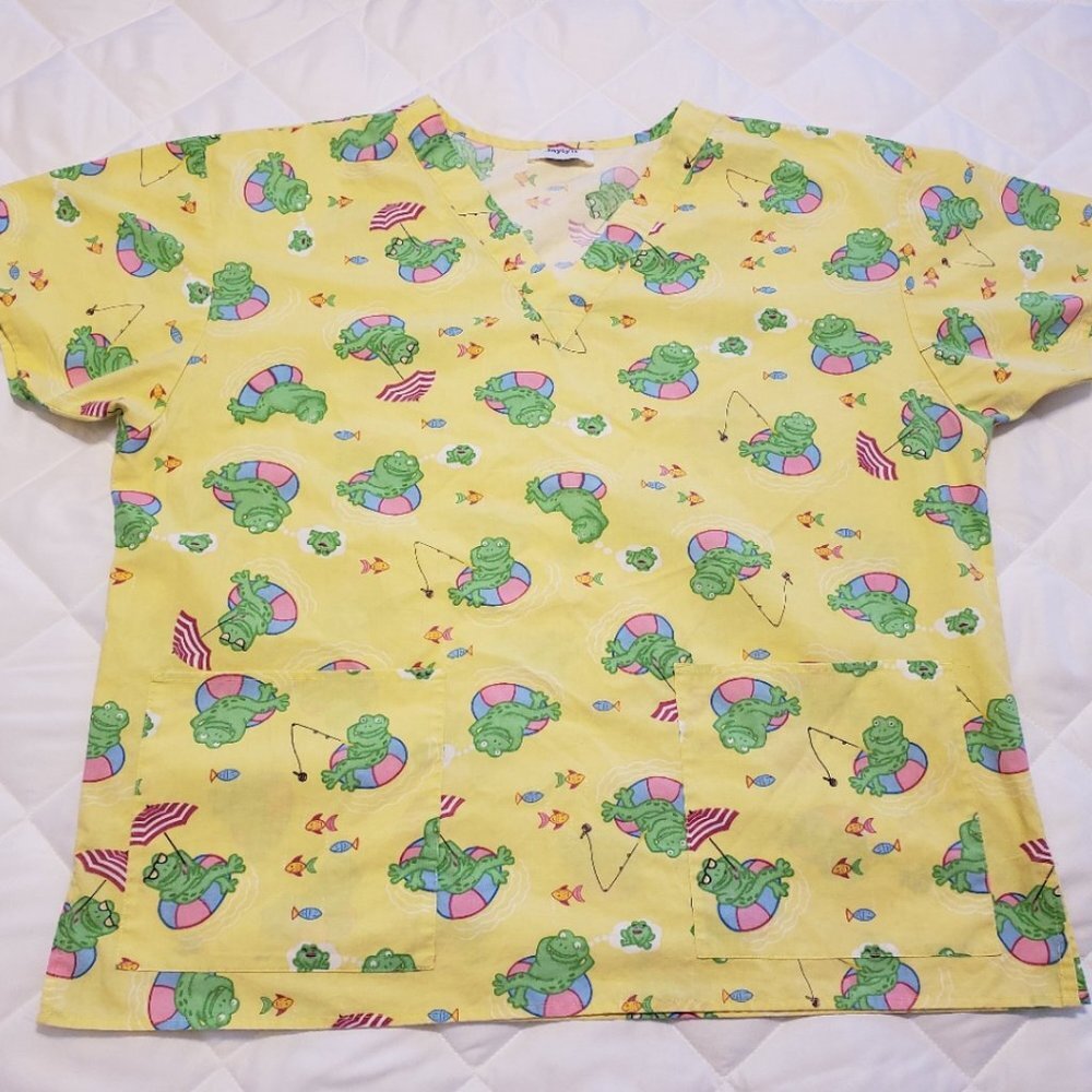 Jaylyn Frog Scrub Top